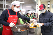 [포토] 송인헌 괴산군수, 새해맞이 봉사활동 "어르신 자주 찾아뵙겠다"