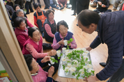 공주시, '스마트 경로당' 인삼 시식 행사 개최