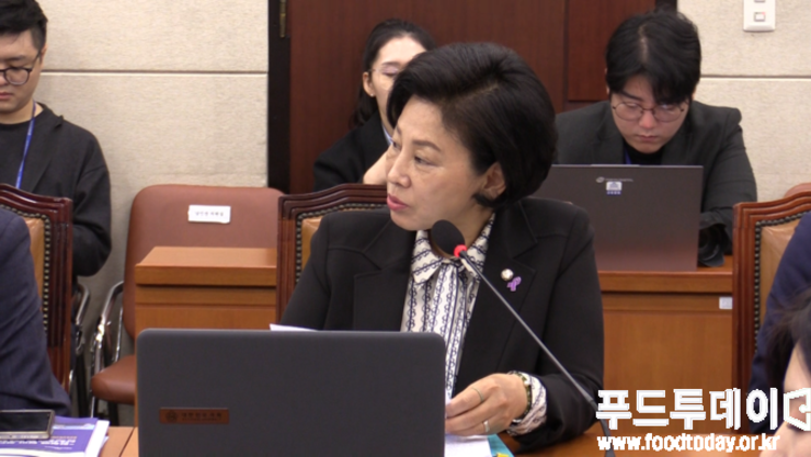 115세도 일하고 싶다... 노인일자리 대기자 8개월 만에 두 배 폭증