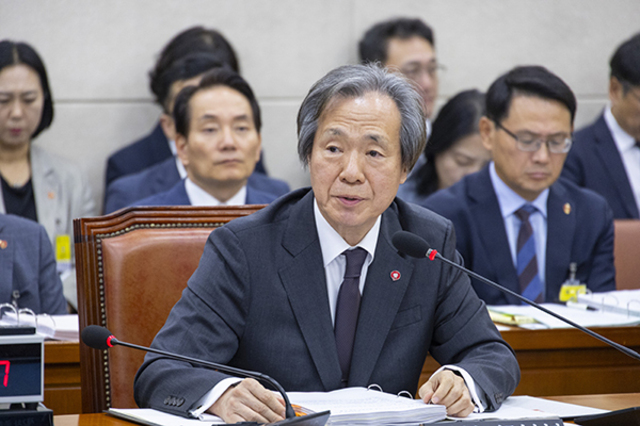 [2025 국감]의사 출신 정기석 건보공단 이사장, 성분명 처방에 찬성