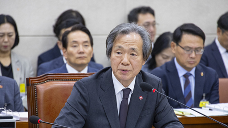 [2025 국감]의사 출신 정기석 건보공단 이사장, 성분명 처방에 찬성