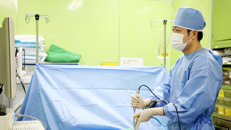 겨울철 심해지는 척추 통증…‘단일공 내시경 수술’로 개선 가능