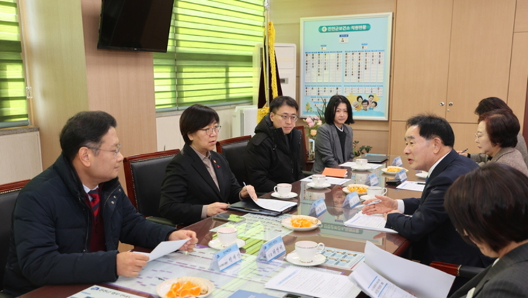 정은경 복지부 장관, 진천군 의료‧요양 통합돌봄 점검...전국 시행 앞두고 현장 목소리 청취