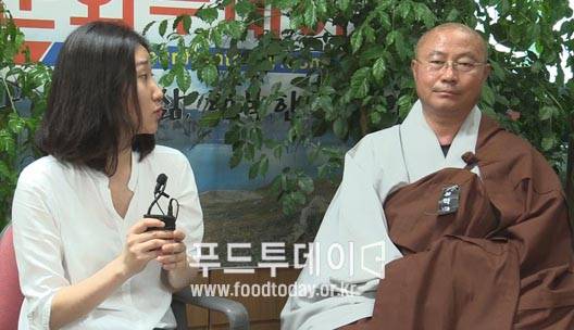 김주리 기자, 마이산 성호스님