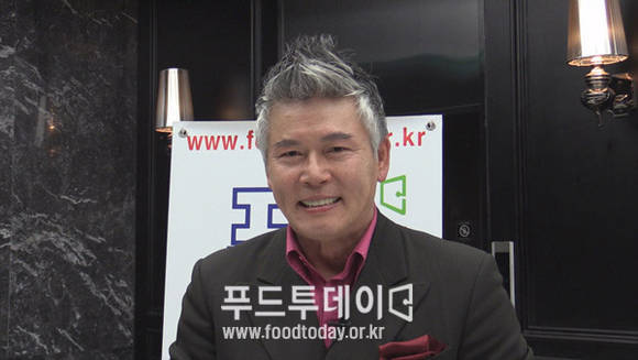 가수 겸 배우 이동준
