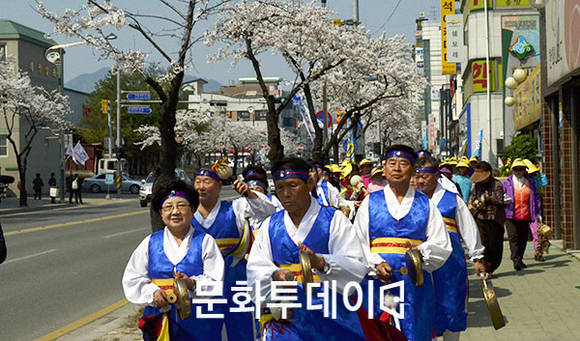이근규 제천시장, 시민시장들과 벚꽃길 걷기대회