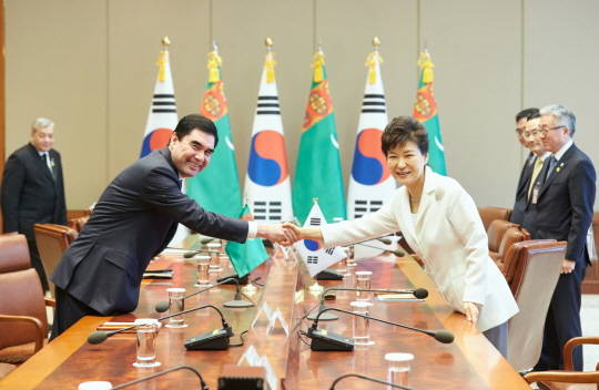 박근혜 대통령, 구르반굴리 베르디무하메도프 대통령 정상회담 (출처:청와대)