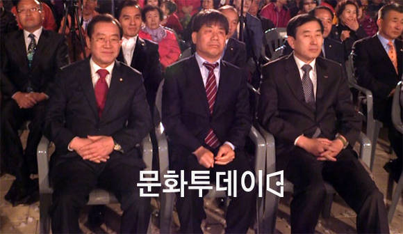 수안보 온천제 참석한 이종배 국회의원, 조길형 충주시장, 최지원 수안보 관광협의회장