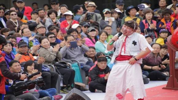 2014년 제15회 음성품바축제 품바공연 (음성품바축제 홈페이지)