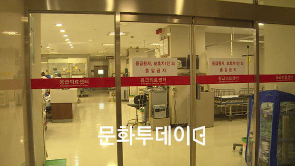 병원 응급실 앞