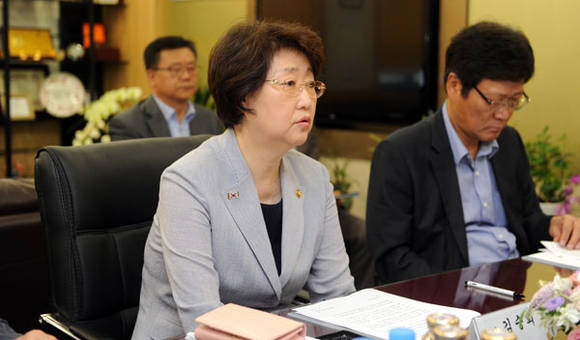 김승희 식품의약품안전처장 마약퇴치운동본부 방문 (식품의약품안전처 제공)
