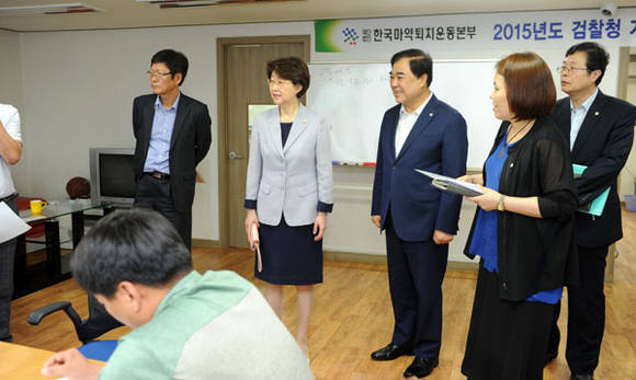 김승희 식품의약품안전처장 마약퇴치운동본부 방문 (식품의약품안전처 제공)