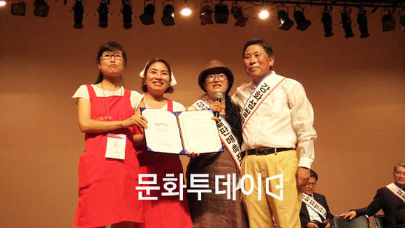 강필이 강화섬쌀 비빔밥경연대회 심사위원장