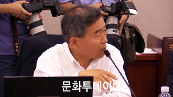 황주홍 의원이 국회 농림축산식품해양수산위원회 전체회의에서 질의를 하고 있다.