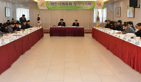 제천체육회는 3일 제천 하나웨딩홀에서 '제천체육회 이사회'를 개최해 도민체전 참가선수들에게 완벽한 보험혜택을 제동 할 것을 다짐했다.