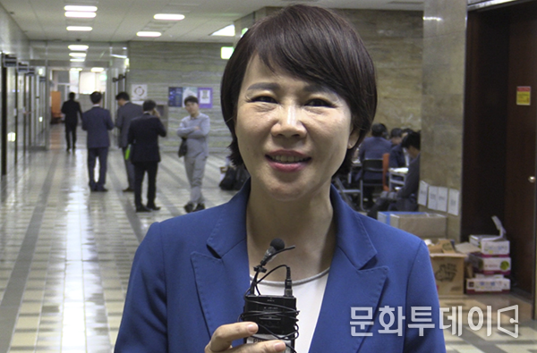 전현희 국회의원이 문화투데이와 인터뷰를 하고 있다