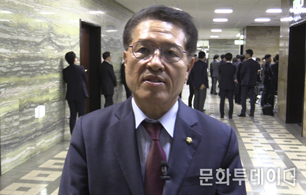 정운천 국회의원이 문화투데이와 인터뷰를 하고 있다