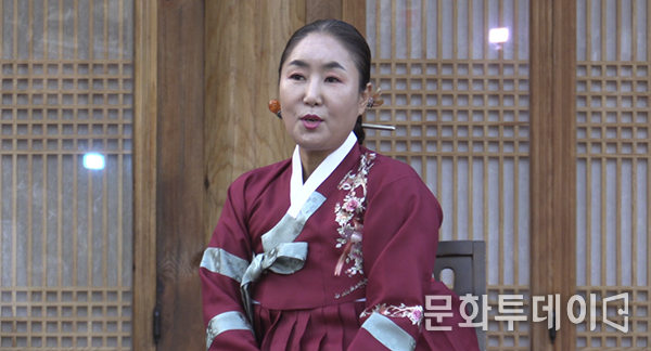 이숙진 학무예술단 단장이 문화투데이와 인터뷰를 하고 있다