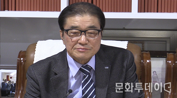 윤여두 심사위원장(우리민족서로돕기운동 상임대표)