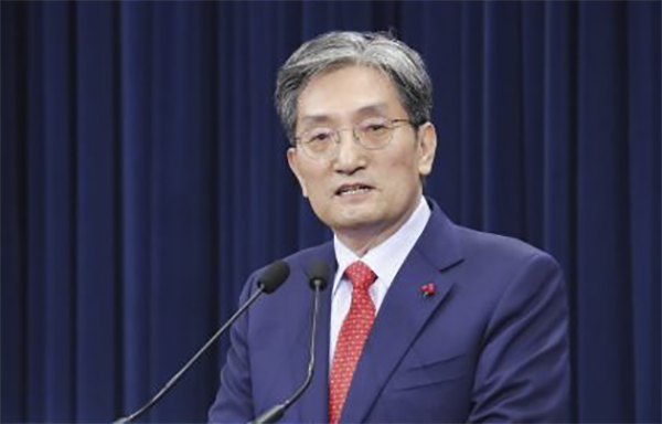 노영민 대통령 비서실장이 청와대 춘추관에서 인사말을 하고 있다