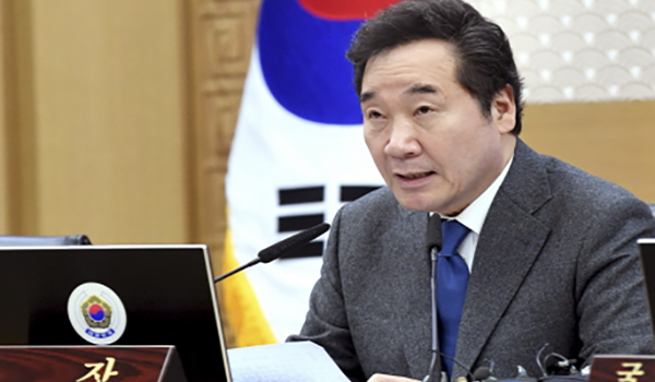 이낙연 국무총리가 정부세종청사 국무회의에서 발언하고 있다