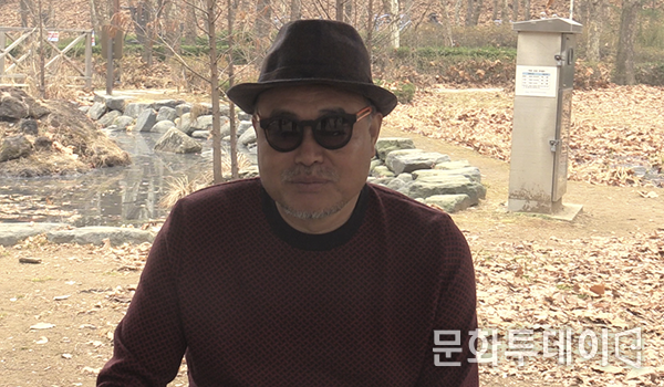 가수 김흥국 문화투데이 창간5주년 축하인사를 하고 있다