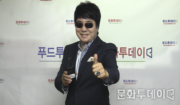 가수 박진도가 문화투데이 창간 5주년 축하인사를 하고 있다