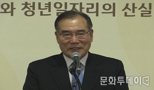 이개호 농림축산식품부 장관이 축사를 하고있다.