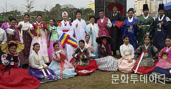 김성은 한복외교문화원 원장, 2018년 미얀마 '한·미얀마 영화제'에서