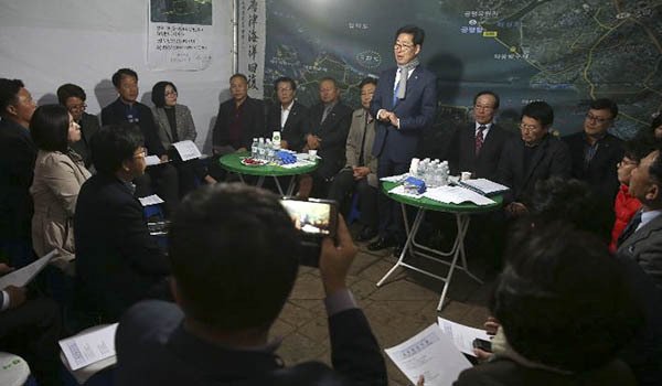  양승조 충남지사가 18년 10월 당진시를 찾아 ‘충남도계 및 당진땅 수호 범시민대책위원회’와 간담회를 가졌다.