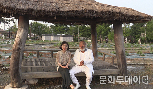 충남 예산 의좋은 형제 마을, 구재숙 배우와 정건범 배우.