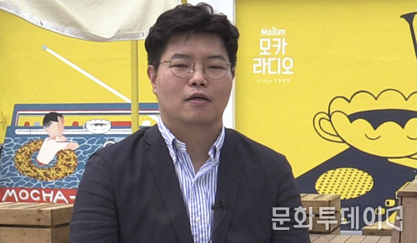 이주순 동서식품 대리가 푸드투데이와 인터뷰하고 있다.