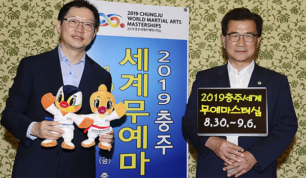 왼쪽부터 김경수 경남도지사, 이시종 충북도지사