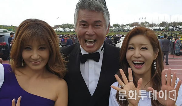 왼쪽부터 서지오, 이동준, 김혜연 가수