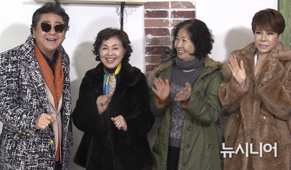 왼쪽부터 최영철가수, 구재숙 배우, 손영옥 배우, 유미가수