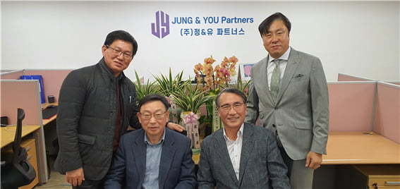 오른쪽부터 정영원 정앤유파트너스 대표, 정한기 대표이사, 이기회 대표, 박인수 전무.