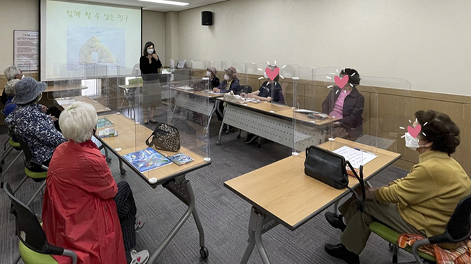 군포시 늘푸른 노인복지관, 노인맞춤돌봄 특화서비스 대상자를 대상으로 '노인우울예방프로그램'을 진행하고 있다.