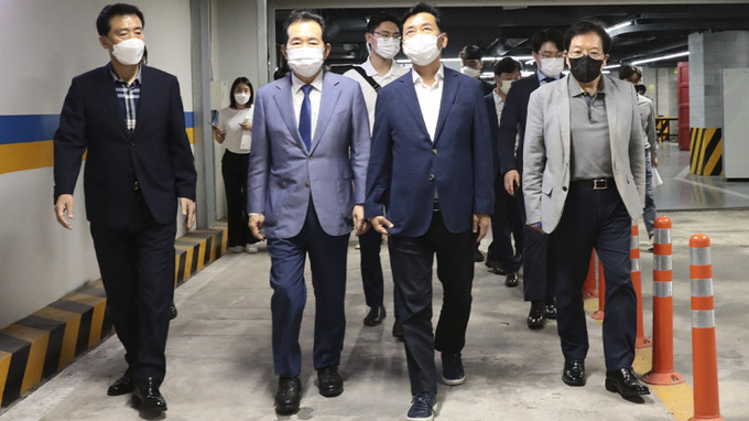 지난 26일 서울 성북구 안암에 위치한 고려대 캠퍼스타운, 더불어민주당 대통령선거 경선 후보인 정세균 전 국무총리가 정세균과 함께 하는 미래경제캠프 공동선대위원장인 이광재 의원과 함께 ‘직장·주거 걱정 없는 창업 밸리’ 현장을 방문했다.