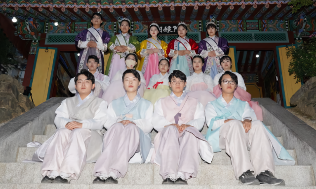 아랑제관으로 참여한 고등학생 기념 사진
