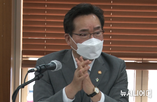 정황근 농림축산식품부 장관이 2일 한국프레스센터에서 열린 농업인단체장 간담회에서 모두발언을 하고 있다. 