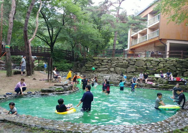 조령산자연휴양림 (충청북도)