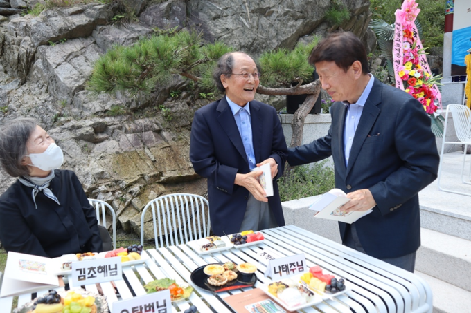 조정래 작가와 권영민 문학평론가도 개원식에 참석했다.