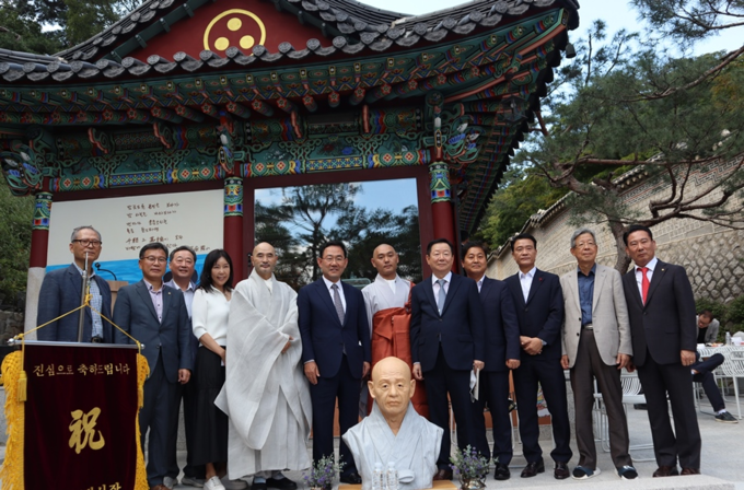 무산선원 개원식에 참석한 각계 인사들.