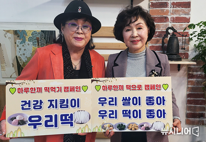 문화투데이연예인 홍보단과 인기 가수 옥희,, 뉴시니어 사장 구재숙