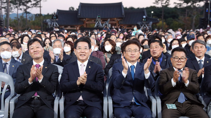 (왼쪽부터) 김영록 전남도지사, 이철우 경북도지사 (전라남도)
