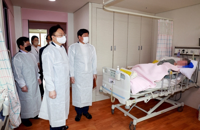 조규홍 보건복지부장관, 서울요양원 방문하여 현장점검 및 종사자 격려 (보건복지부 제공)