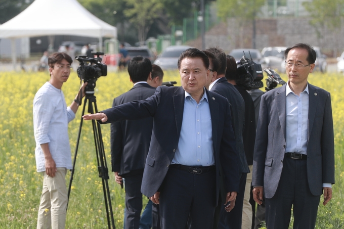 밀레니엄타운 유채꽃 단지 방문 (충청북도)