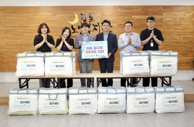 이불 전달 (한국 동서발전 제공)