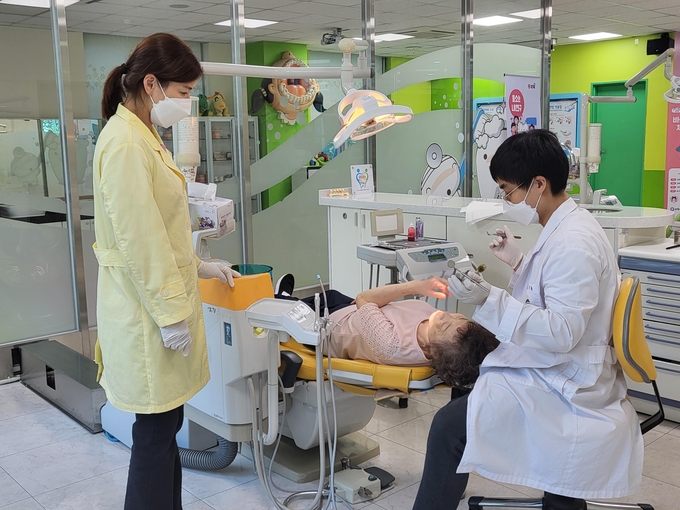 60~64세 저소득층 임플란트 지원사업 (김해시)