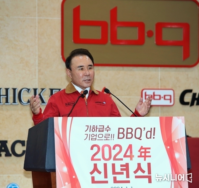 윤홍근 제너시스 BBQ 회장